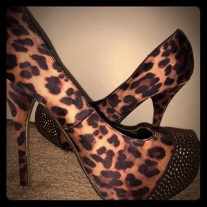 Leopard Daze Heels Size 7